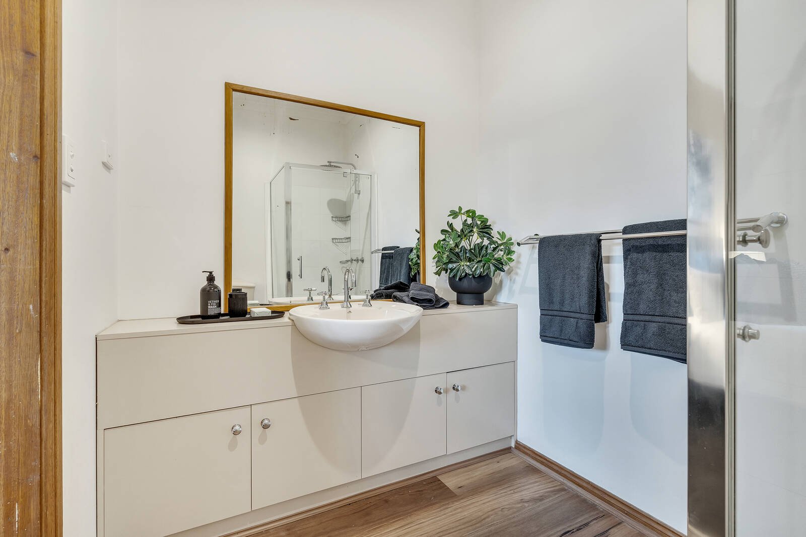 Property Gallery Thumbnail 6