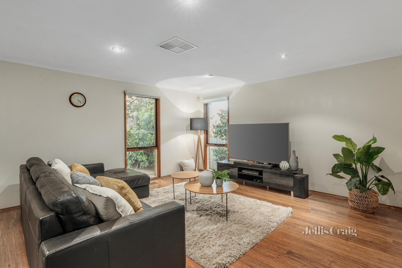 14 Manorwood Place, Mitcham image 3