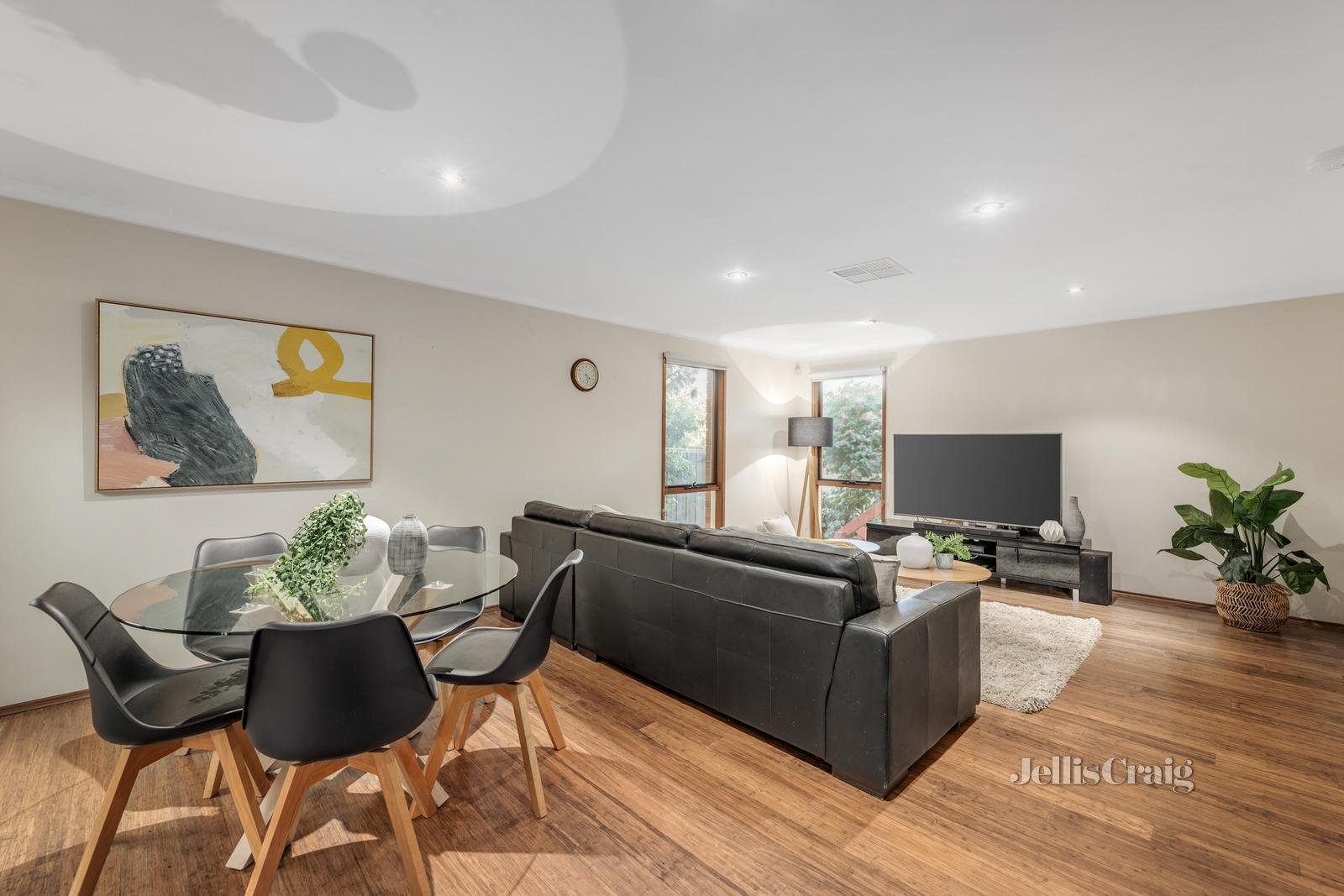 14 Manorwood Place, Mitcham image 4