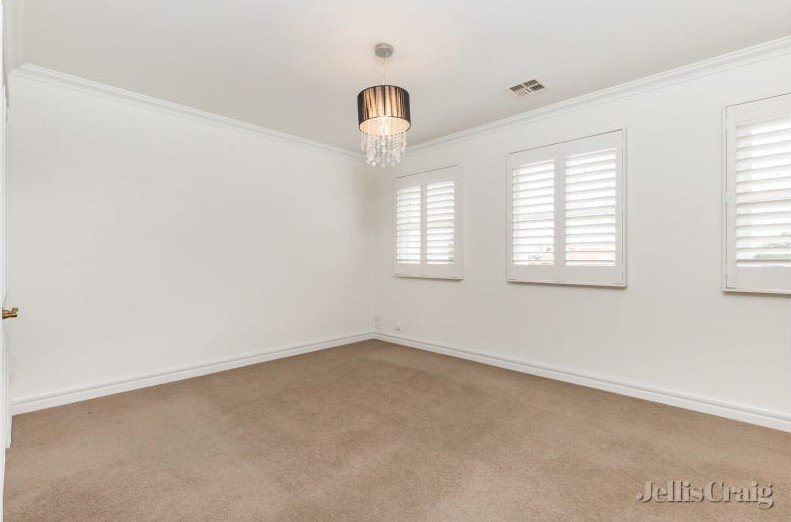 14 Martens Place, Dingley Village image 4