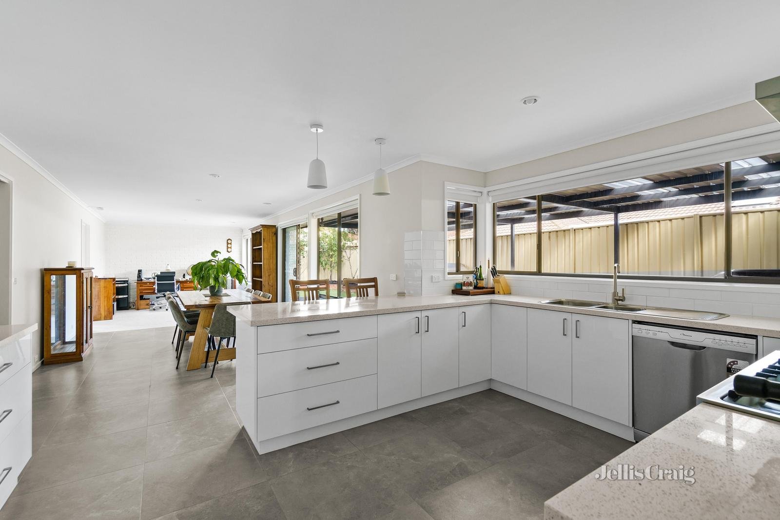 14 Mcalpine Court, Altona image 3