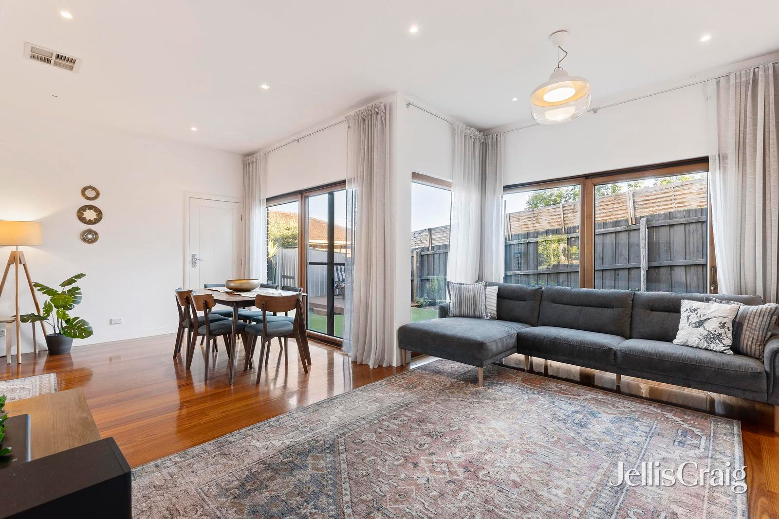 14 Meadowbank Avenue, Doncaster image 2