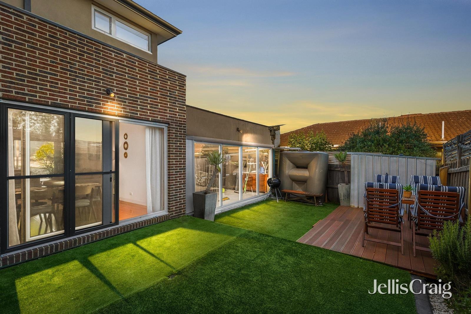 14 Meadowbank Avenue, Doncaster image 10