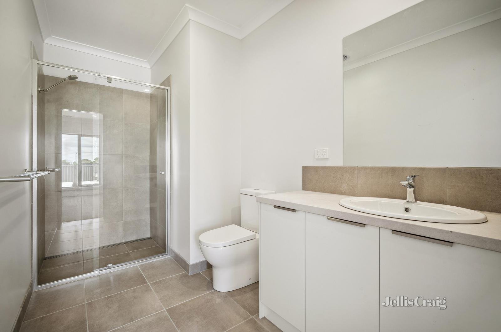 14 Miners Crescent, Canadian image 7
