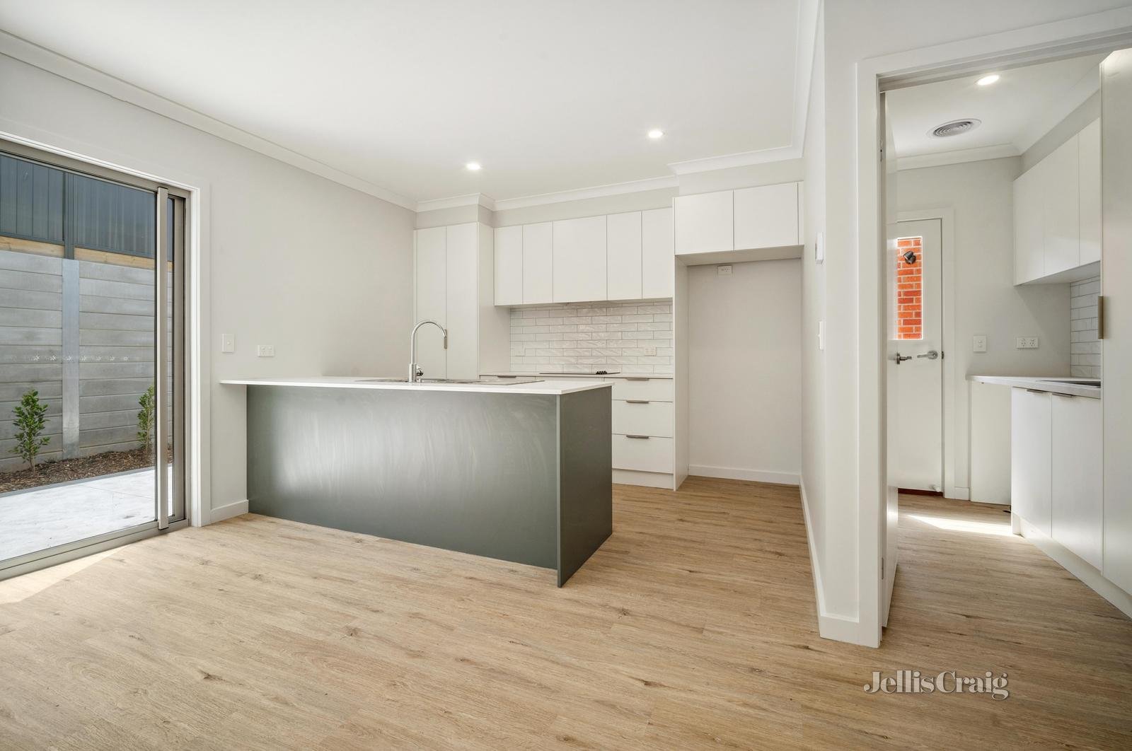 14 Miners Crescent, Canadian image 3