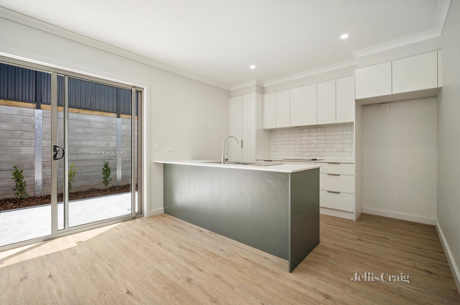 14 Miners Crescent, Canadian image 4