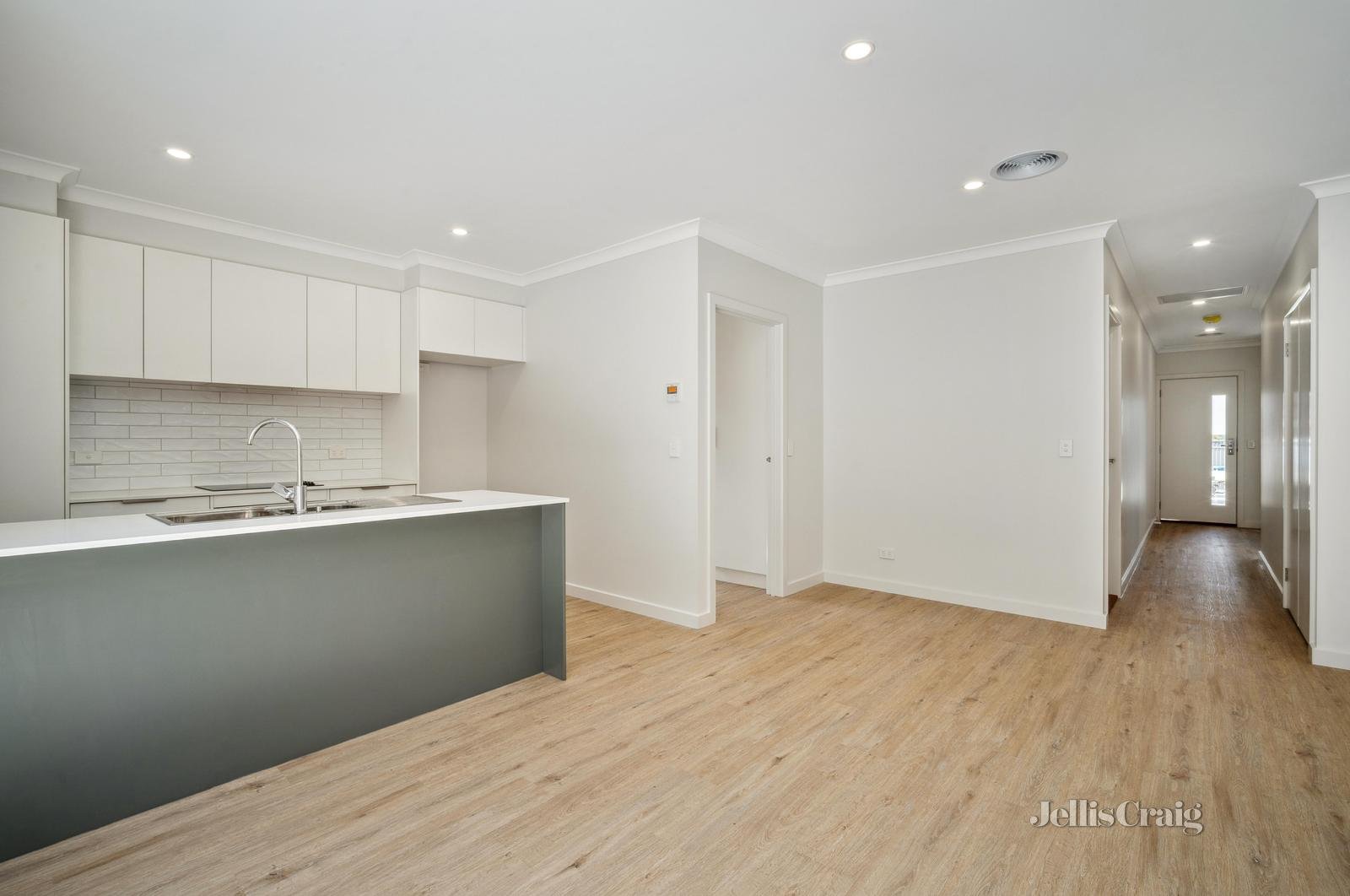 14 Miners Crescent, Canadian image 2