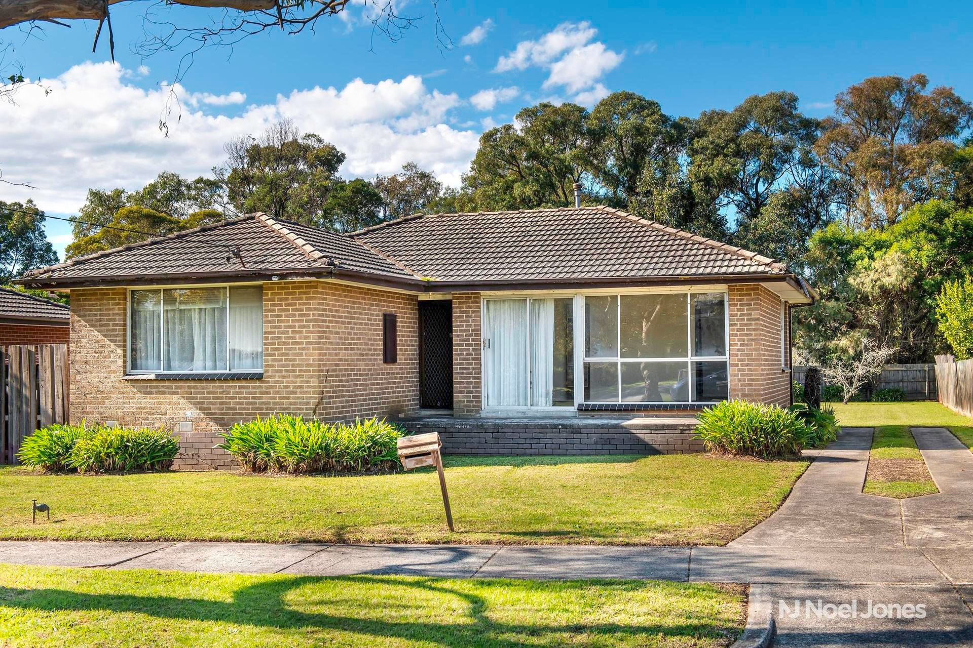 14 Mirang Avenue, CROYDON VIC 3136 Noel Jones