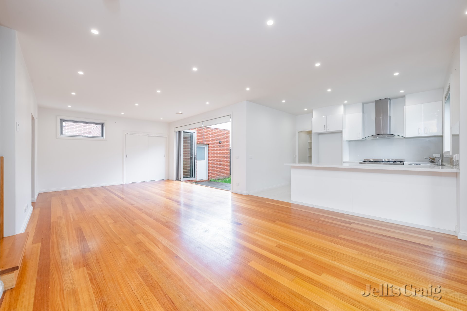 1/4 Moorea Court, Mount&nbsp;Waverley image 2
