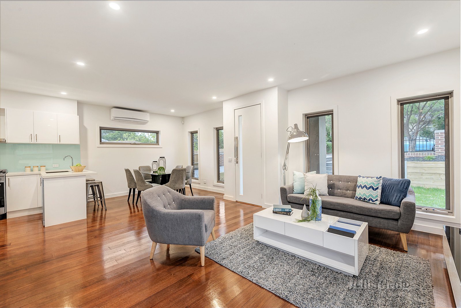 1/4 Morrison Court, Mount Waverley image 2