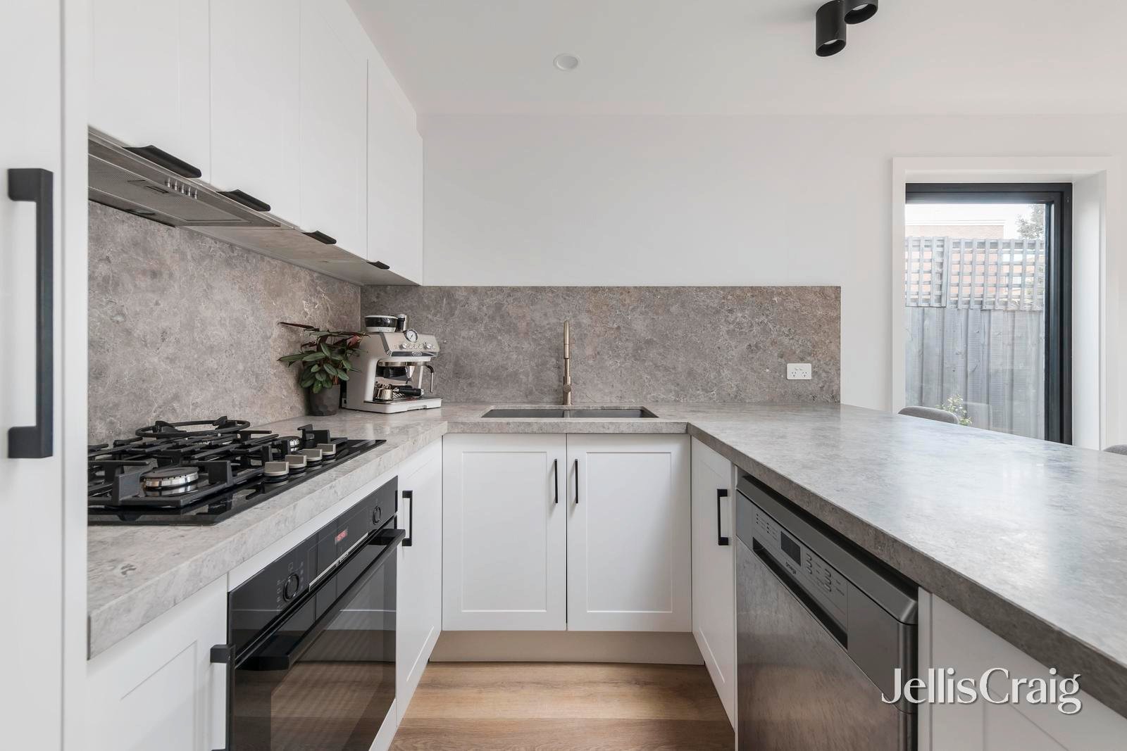 14 Munro Street, Hawthorn East image 7
