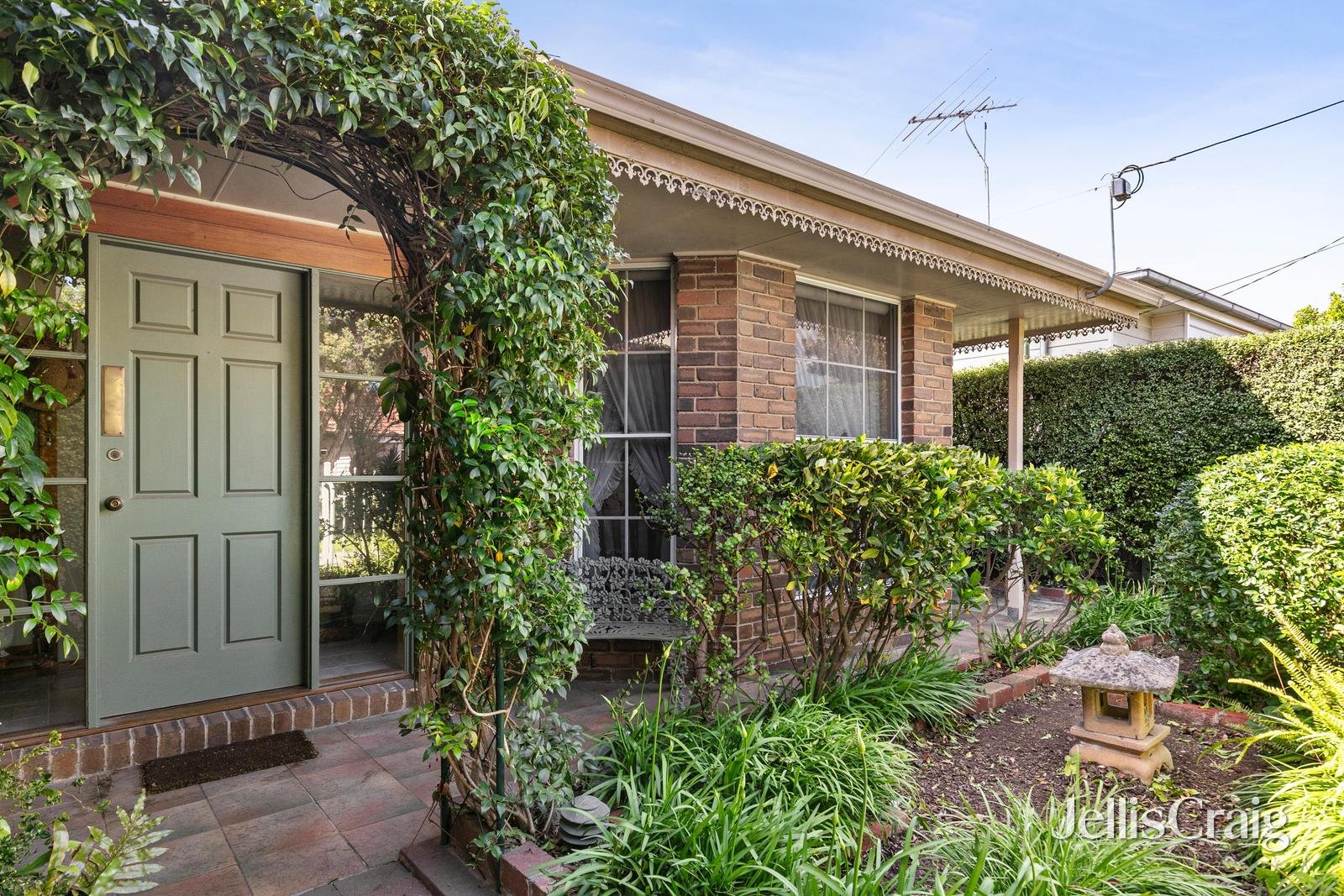 14 Nancy Court, Williamstown image 2