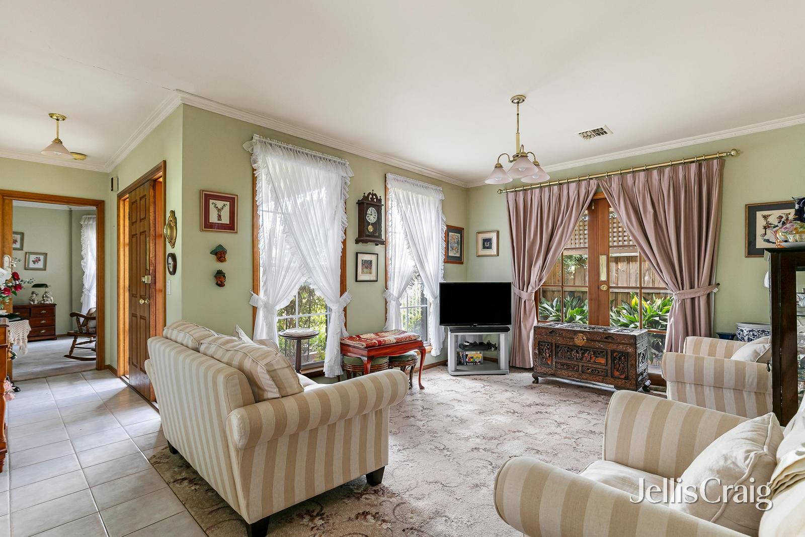 14 Nancy Court, Williamstown image 3