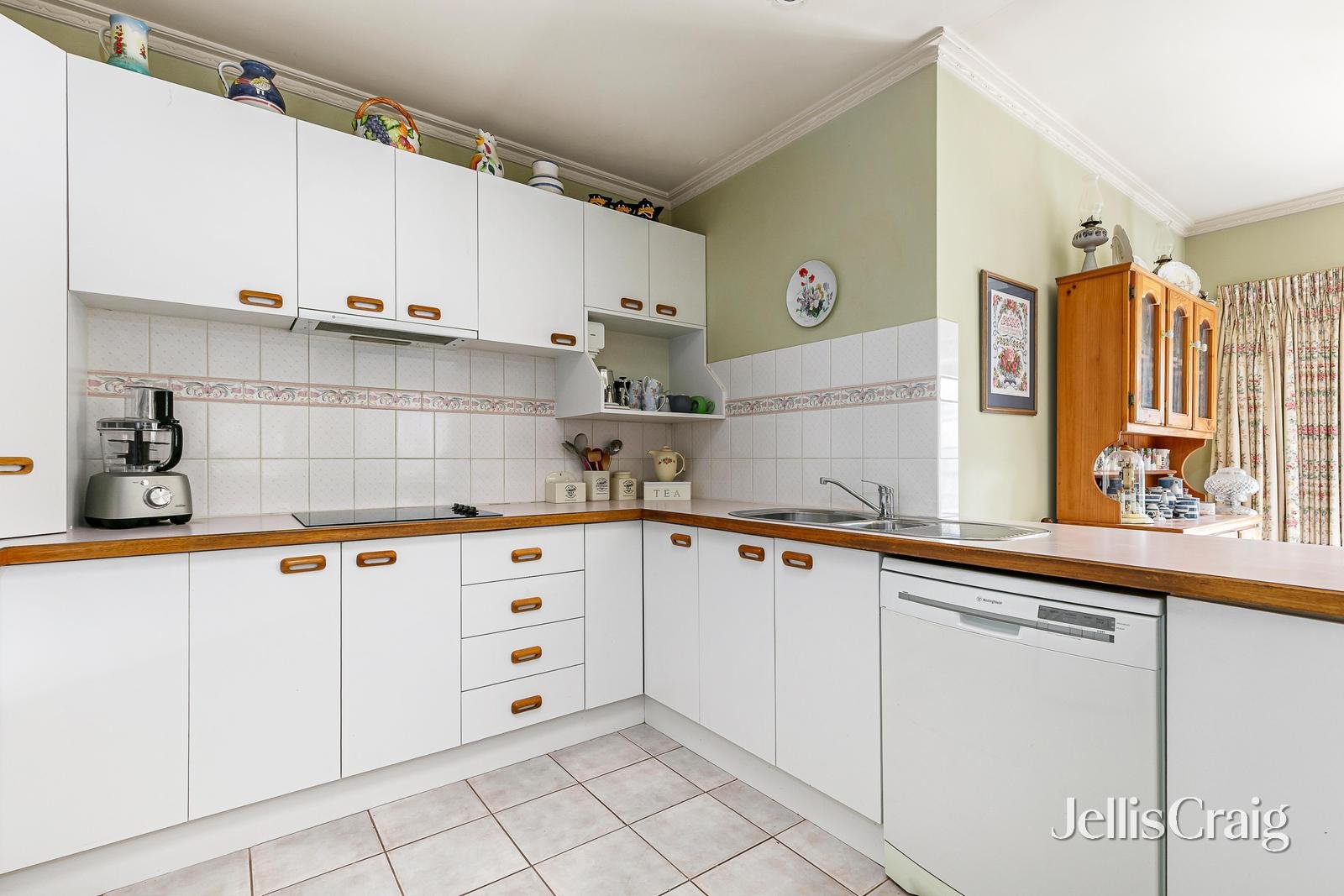 14 Nancy Court, Williamstown image 5