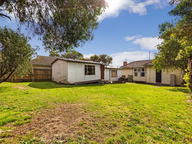 14 Narallah Grove, Box Hill North image 3