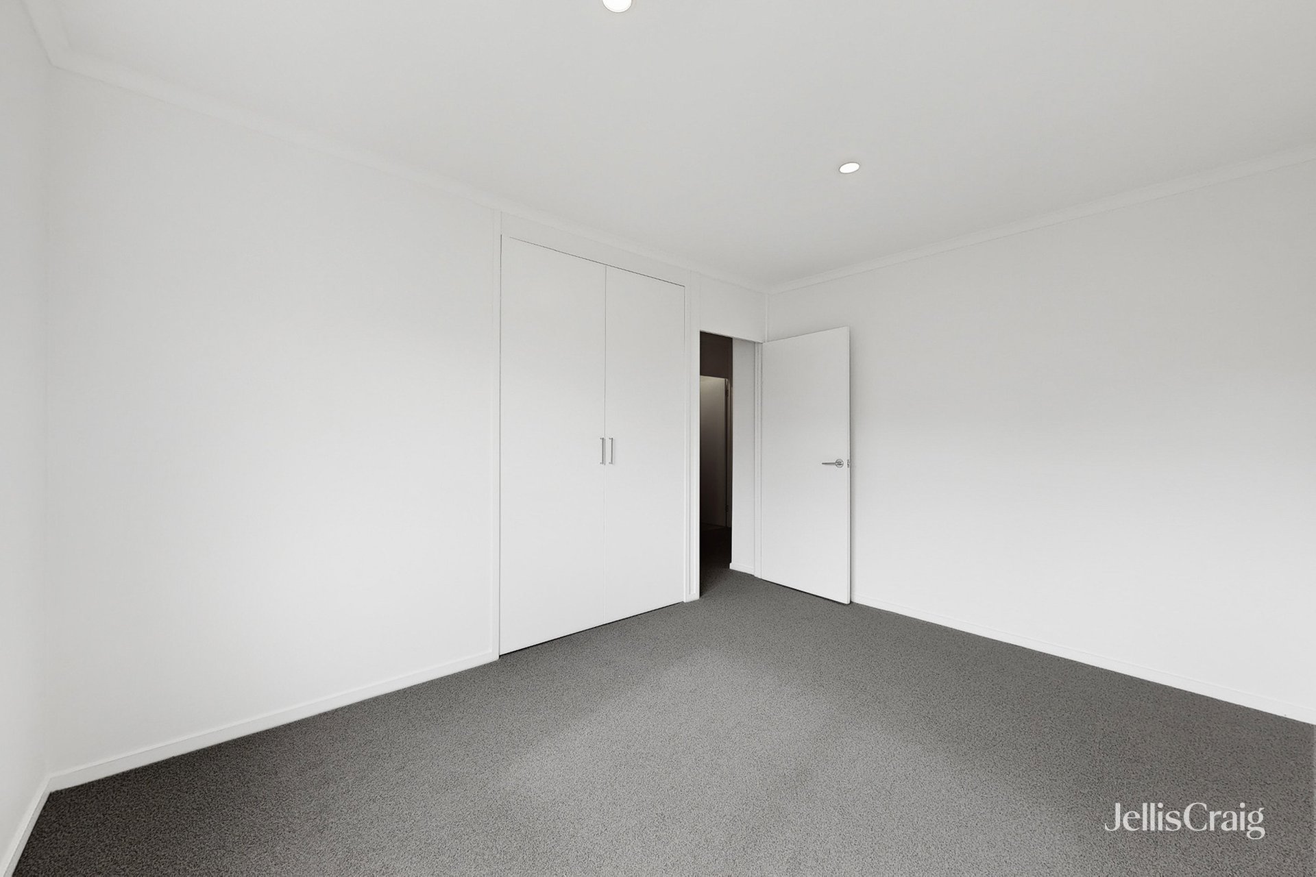 14 Neale Street, Kensington image 10