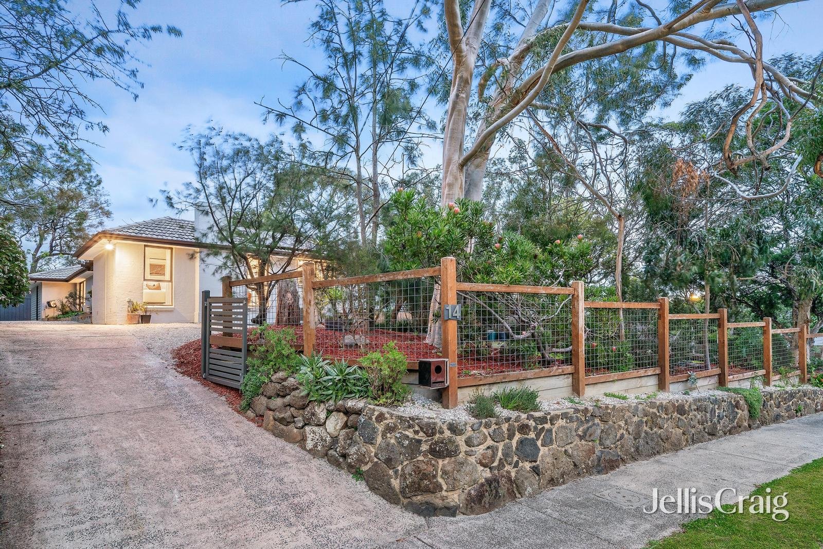 14 Park West Road, Eltham image 1