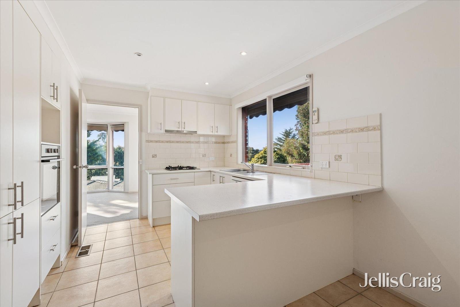 14 Penshurst Place, Warranwood image 3
