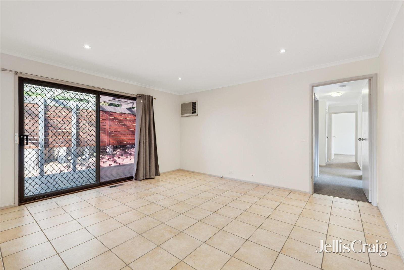 14 Penshurst Place, Warranwood image 6