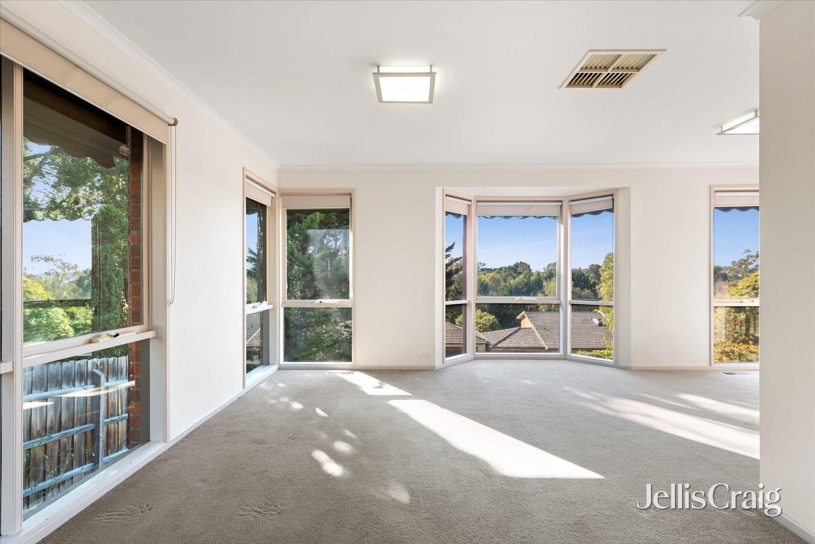 14 Penshurst Place, Warranwood image 7