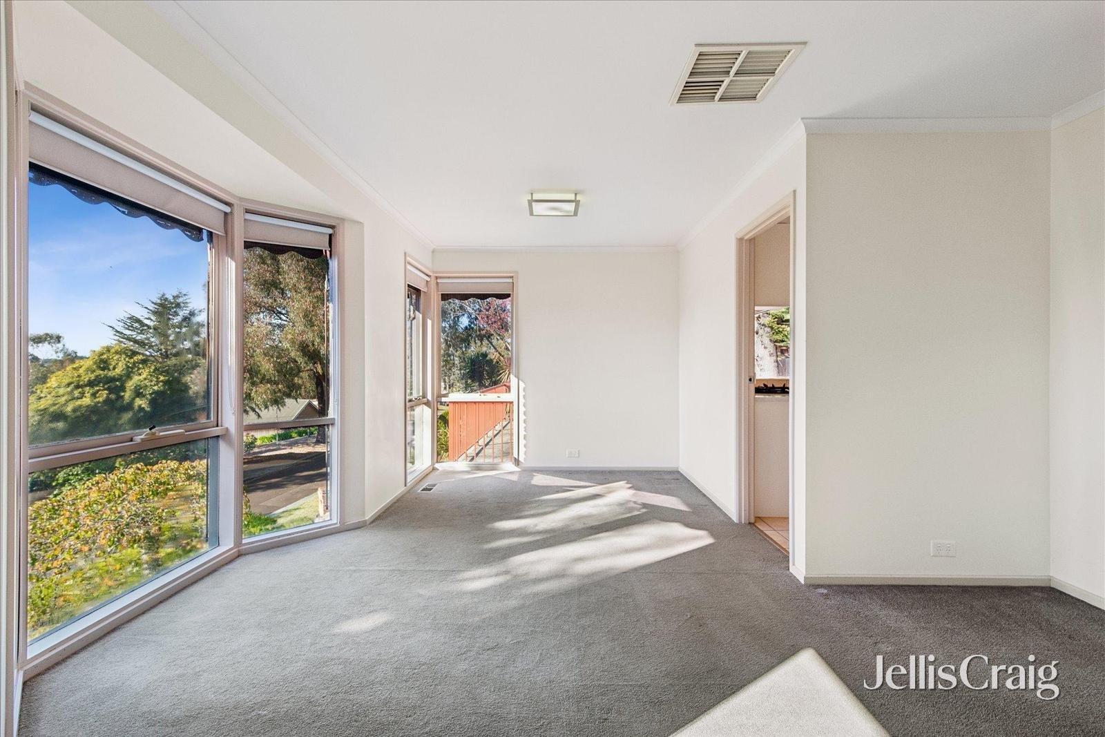 14 Penshurst Place, Warranwood image 8