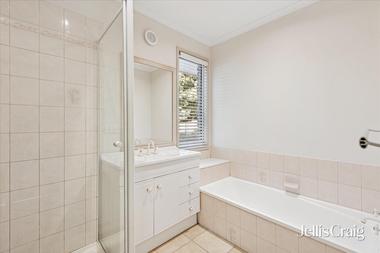 14 Penshurst Place, Warranwood image 10