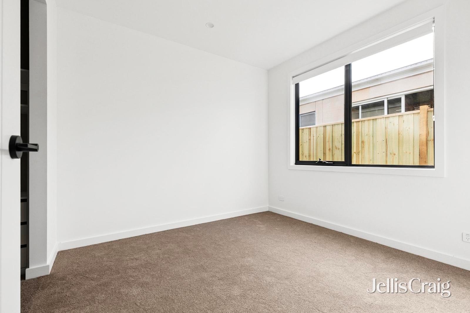 14 Perez Circuit, Leopold image 10