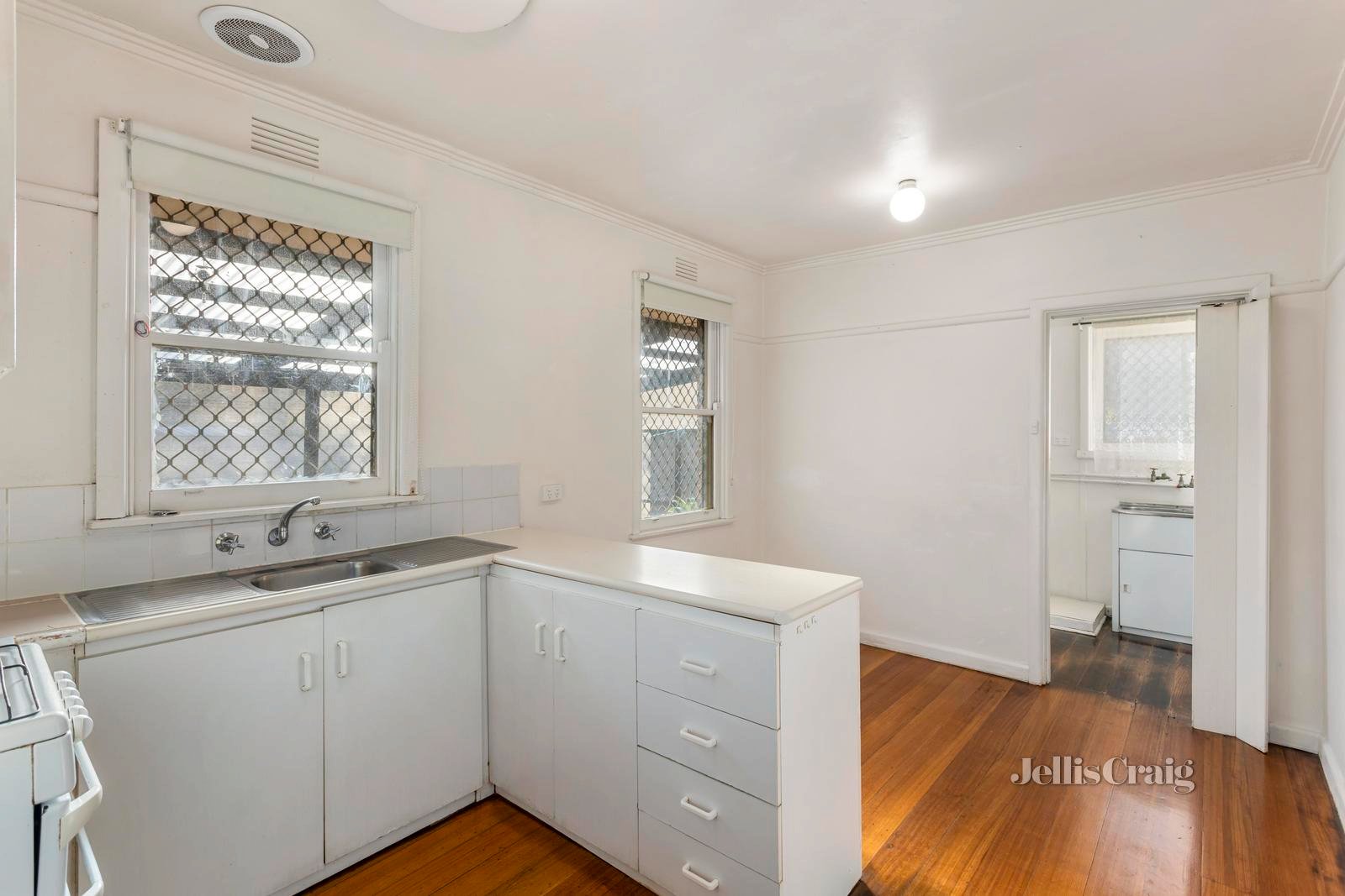 14 Perth Street, Heidelberg West image 8