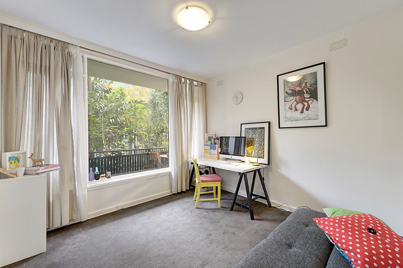 1/4 Rae Court, Prahran image 3