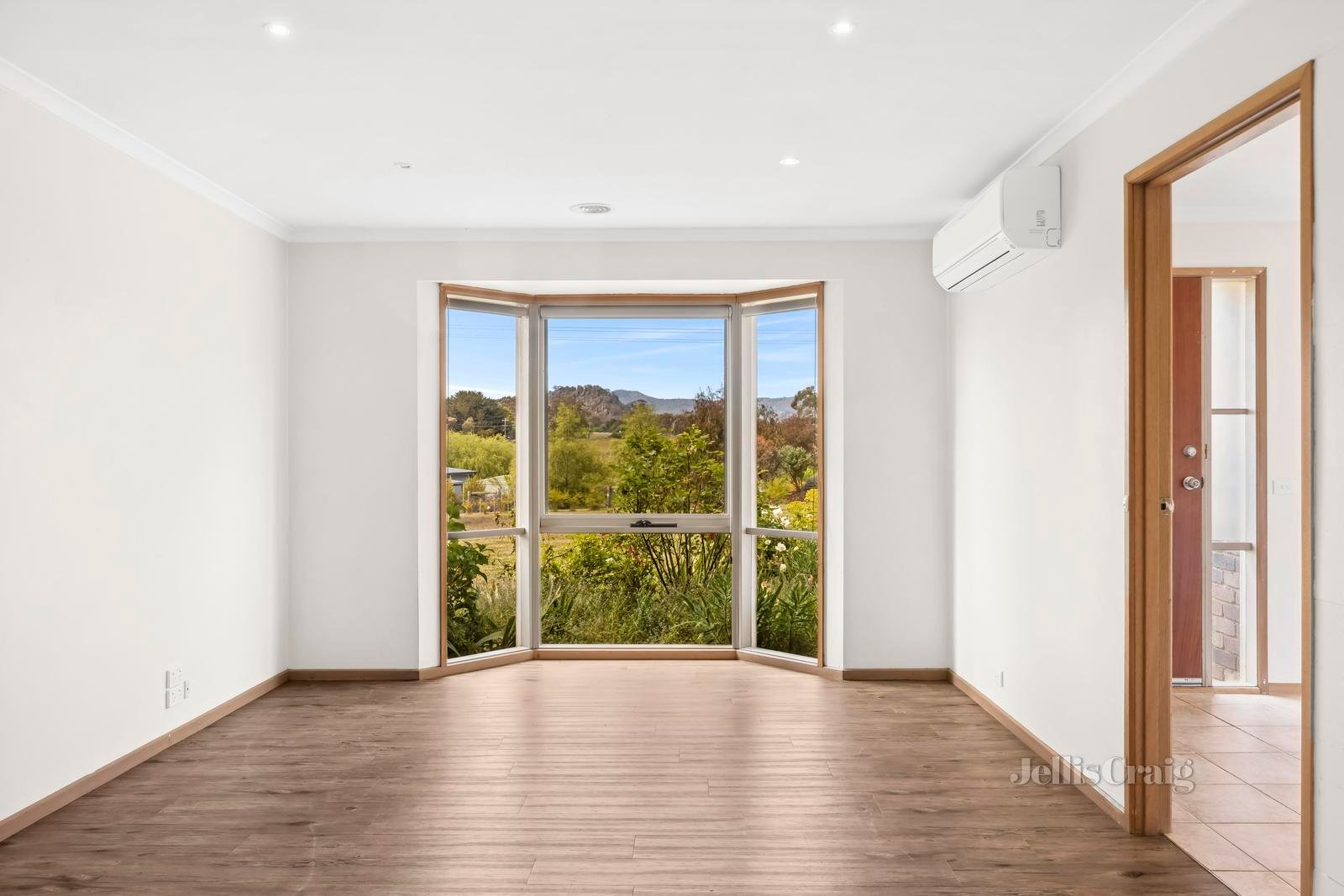 14 Robertson Drive, Newham image 6