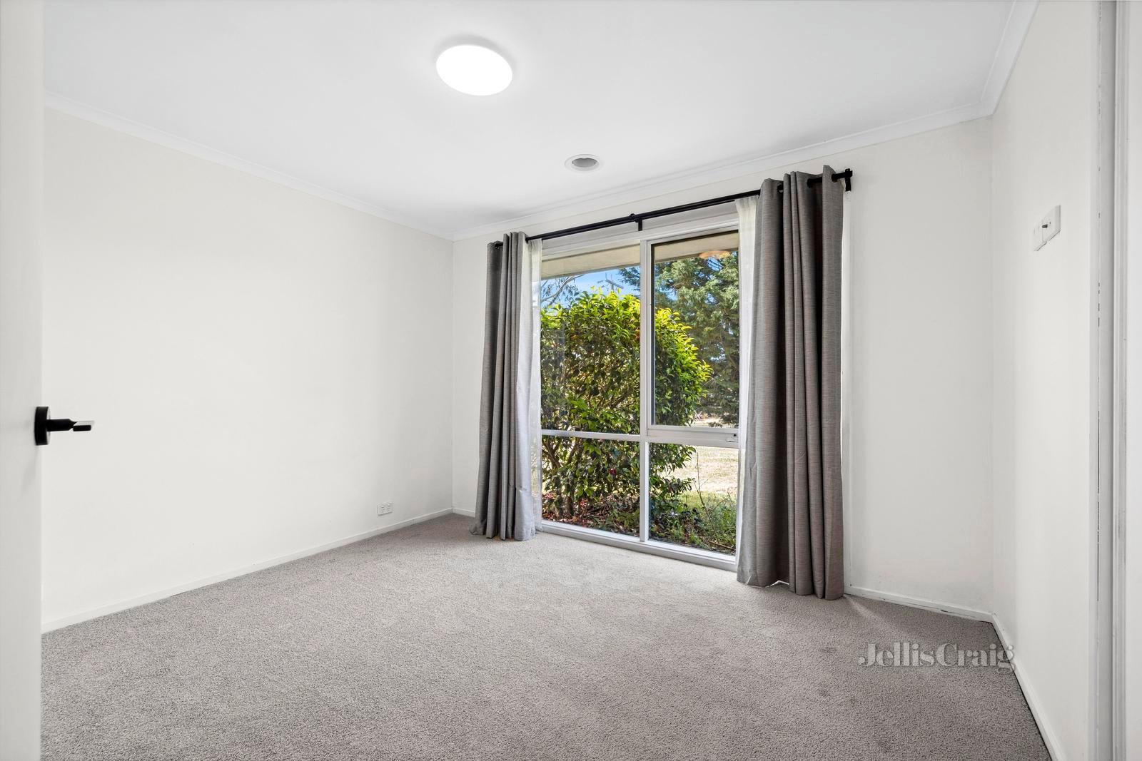 14 Robertson Drive, Newham image 9