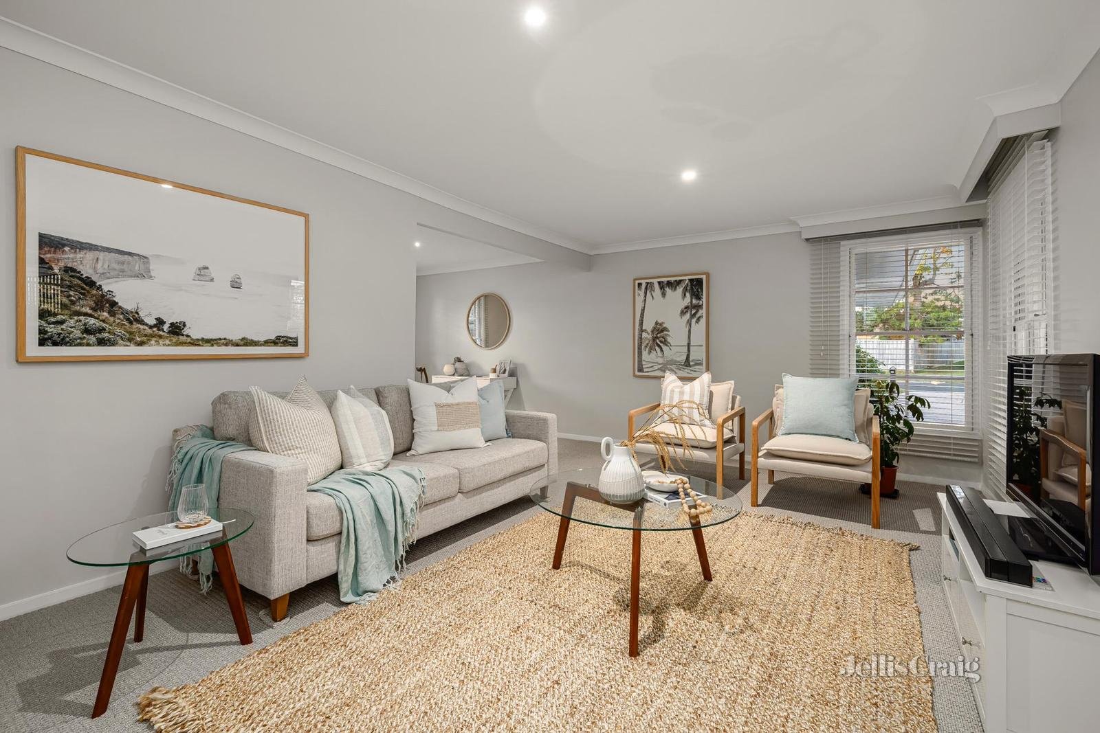 14 Roborough Avenue, Mount Eliza image 2