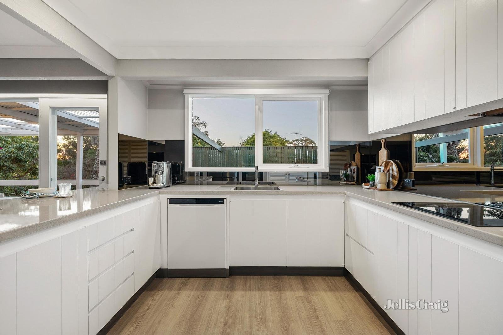 14 Roborough Avenue, Mount Eliza image 6