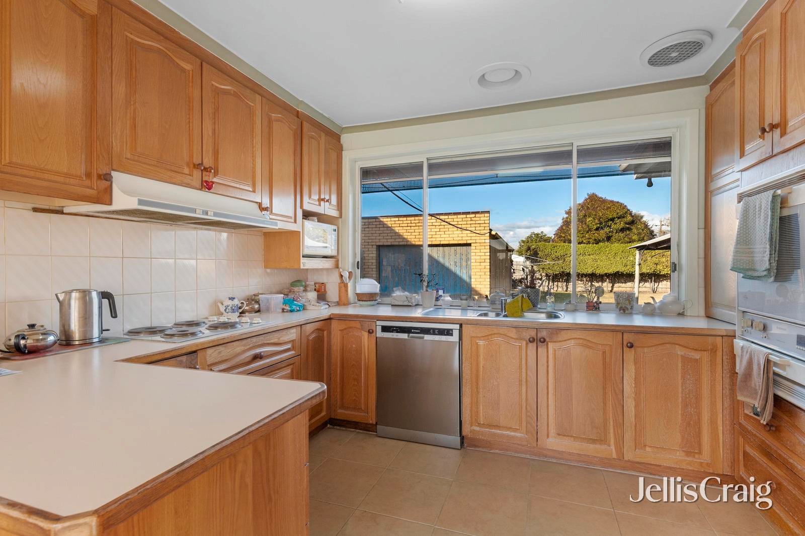 14 Rose Avenue, Glen Waverley image 6