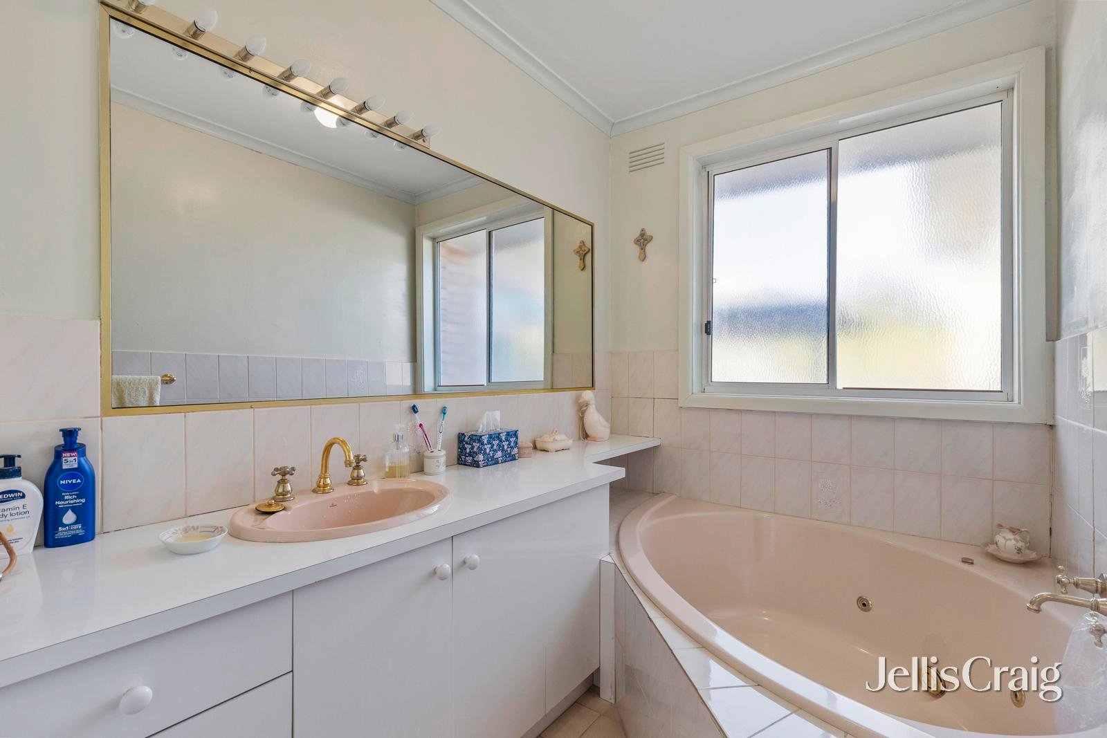 14 Rose Avenue, Glen Waverley image 9