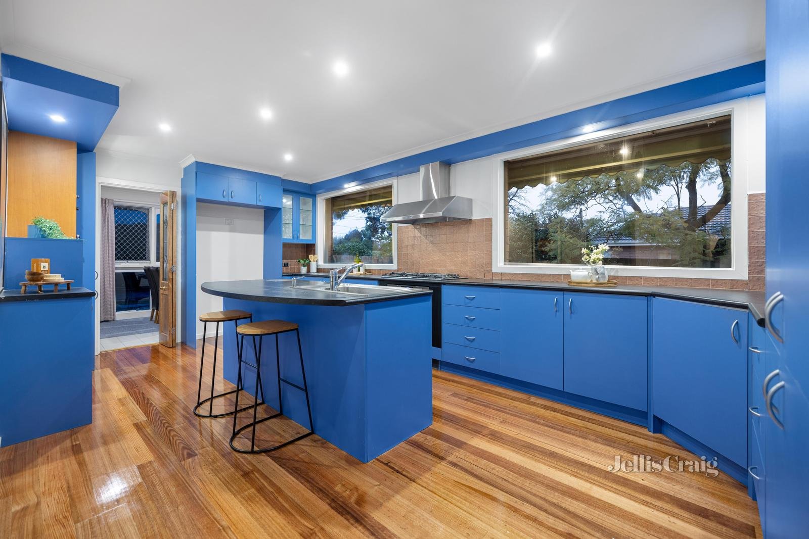 14 Ross Street, Ferntree Gully image 5