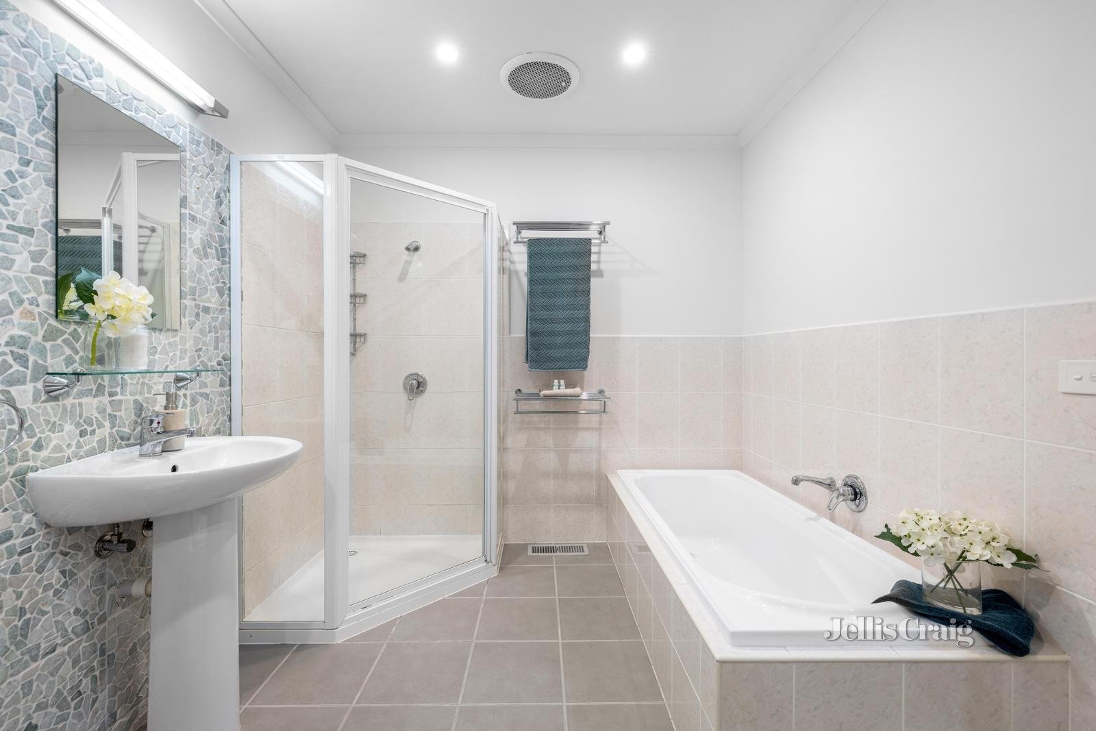14 Ross Street, Ferntree Gully image 10