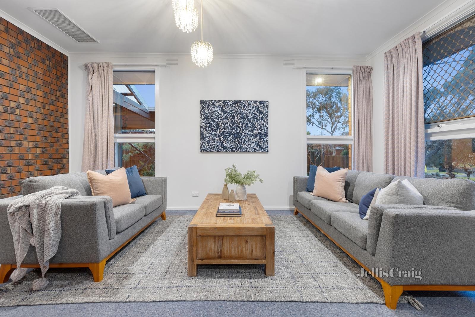 14 Ross Street, Ferntree Gully image 2