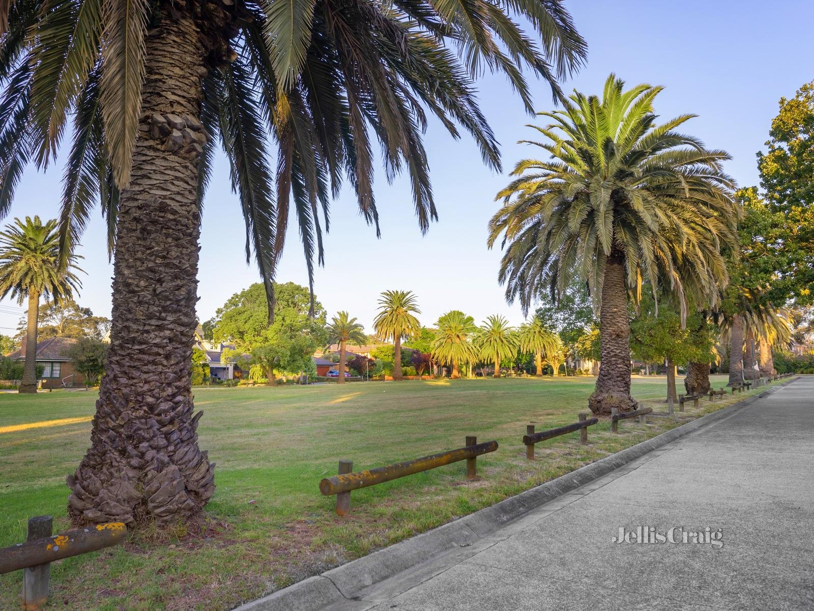 14 Sherwood Road, Mount Waverley image 10