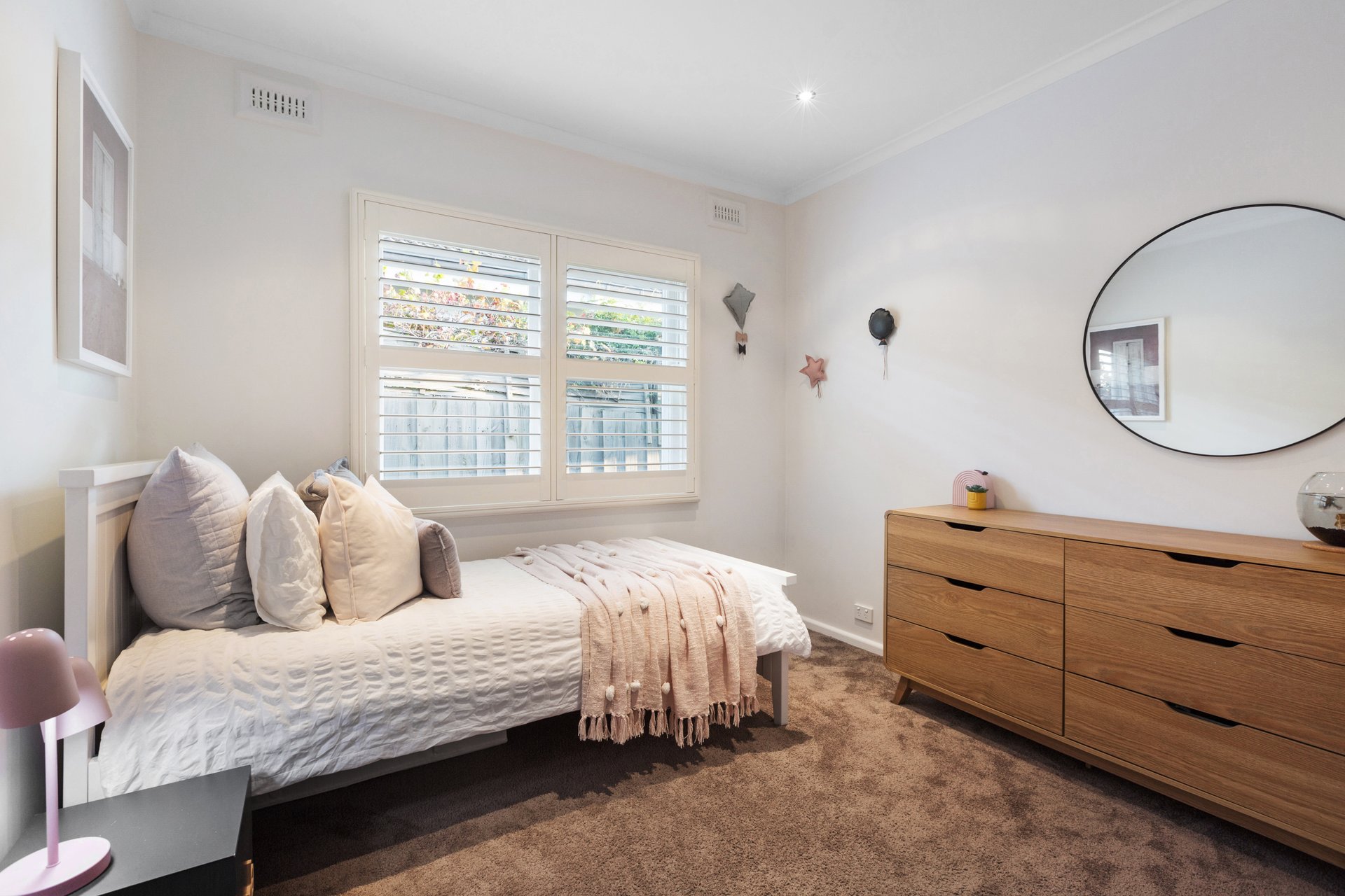 14 Simon Street, Blackburn North image 8