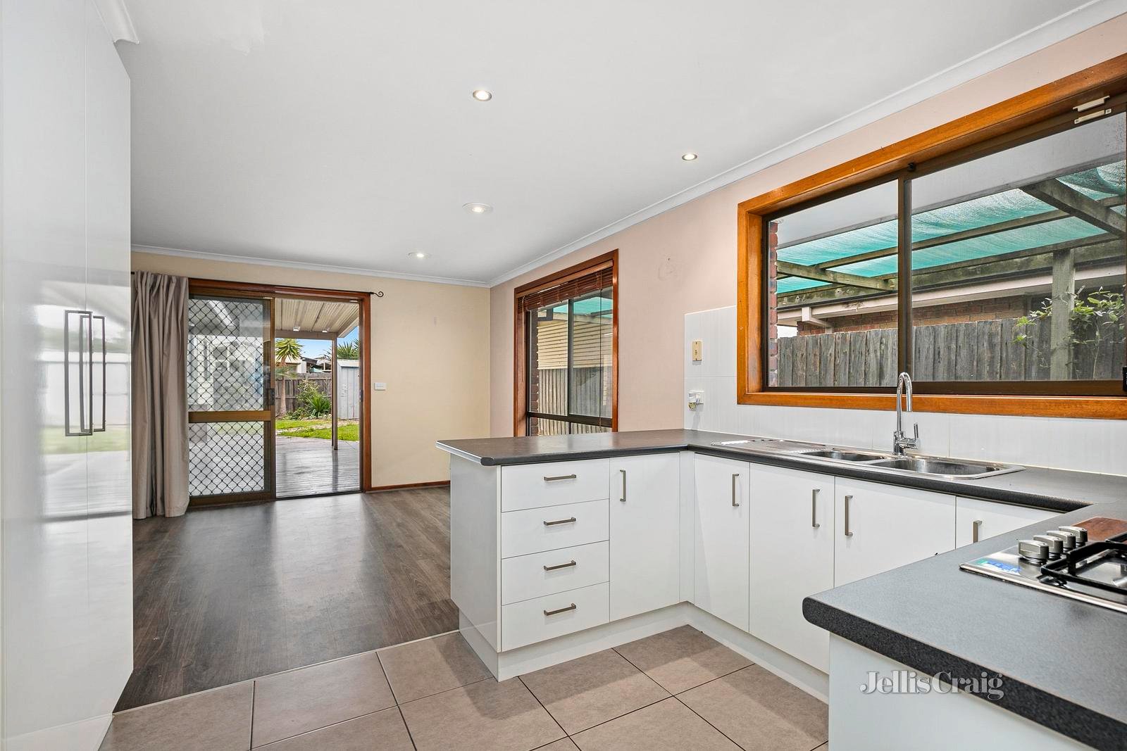 14 Southwick Boulevard, Altona Meadows image 5