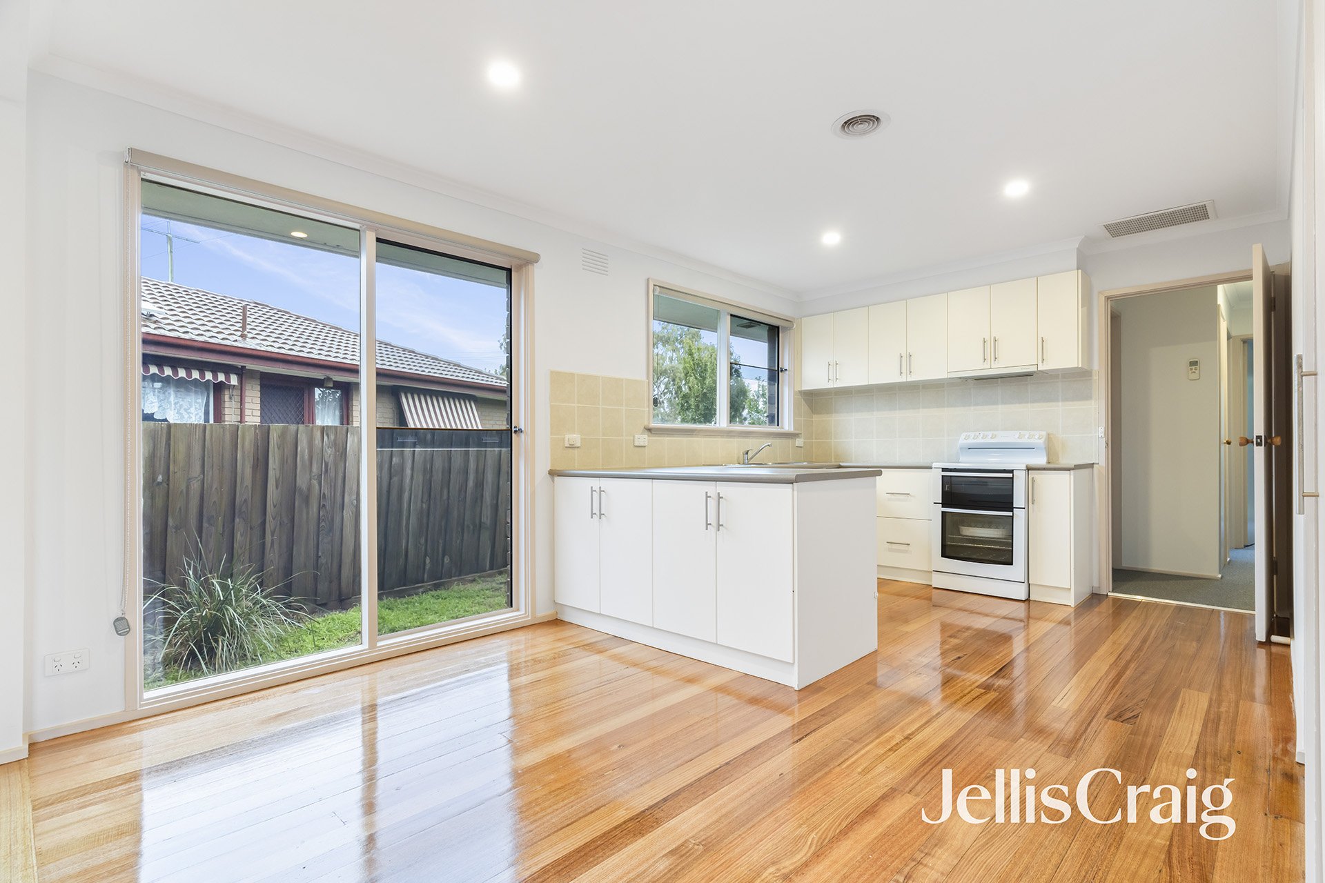 14 Springvalley Crescent, Keysborough image 2