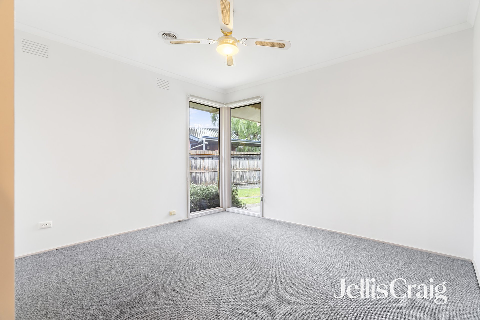 14 Springvalley Crescent, Keysborough image 3