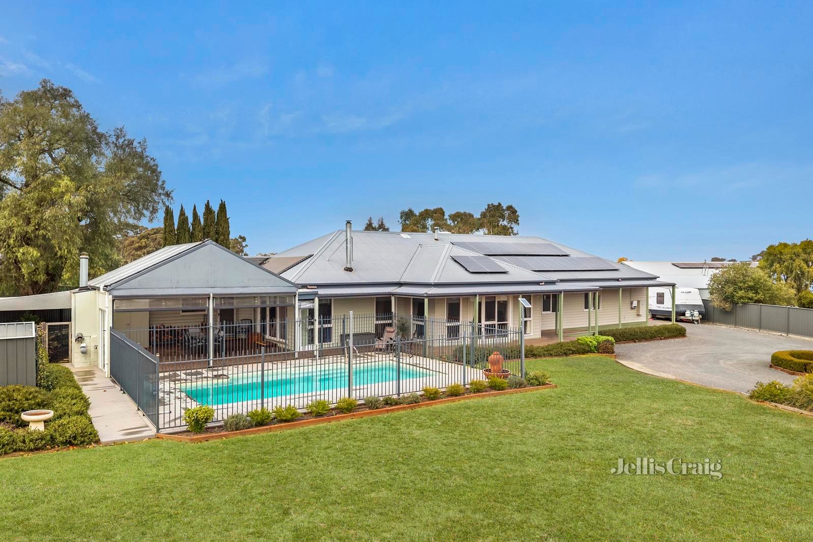 14 Stephen Street, Campbells Creek image 2
