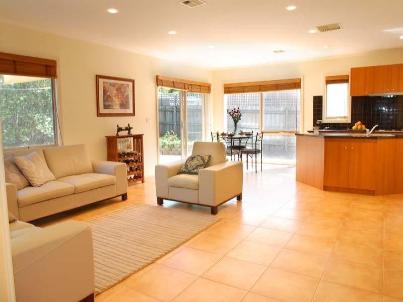 14 Sugarloaf Close, Burwood East image 4
