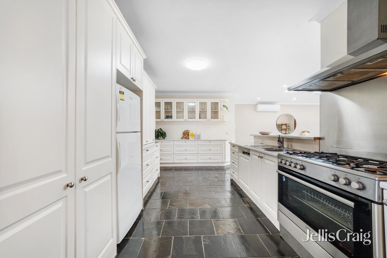 14 Susanne Avenue, Nunawading image 5