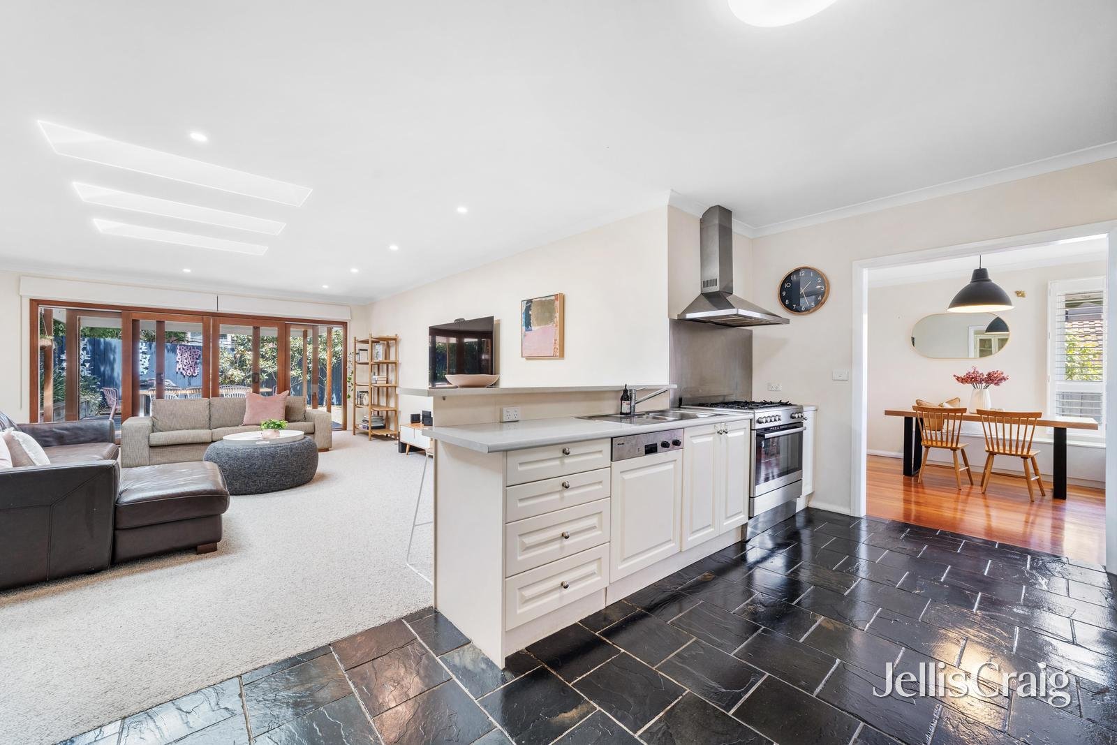 14 Susanne Avenue, Nunawading image 6