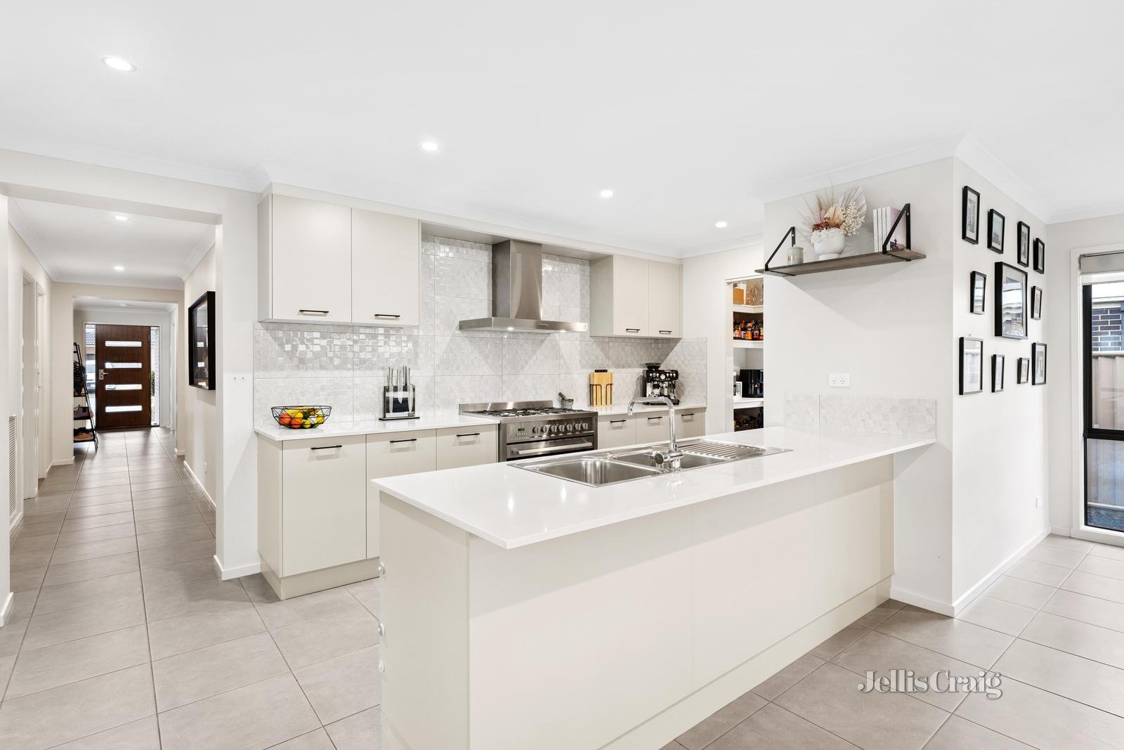 14 Swan Boulevard, Winter Valley image 2