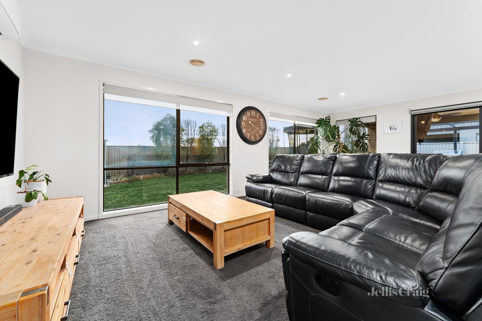 14 Swan Boulevard, Winter Valley image 3