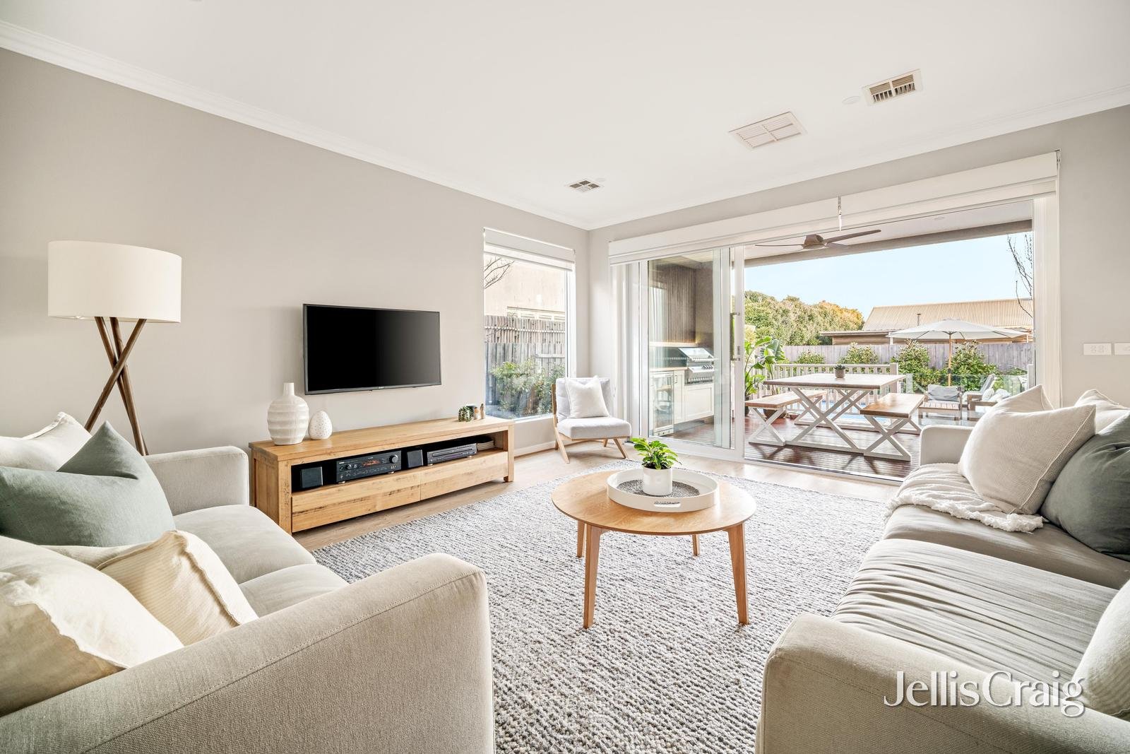 14 Third Avenue, Aspendale image 2